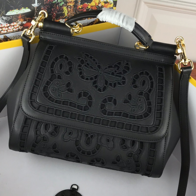 Ladies Fashion Shoulder Bag Hollow Out Embroidery Handbag High Quality Crossbody Pouch Classic Large Capacity Package, Red
Ladies Fashion Shoulder Bag Hollow Out Embroidery Handbag High Quality Crossbody Pouch Classic Large Capacity Package, Red