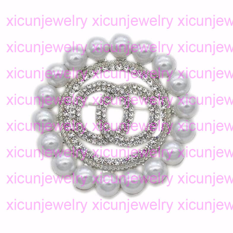 Open as C Fashion Designer Letter Brooches for Women Pearl Brooch Lady Crystal Diamond Pins Jewelry Gift CHANNEL
Open as C Fashion Designer Letter Brooches for Women Pearl Brooch Lady Crystal Diamond Pins Jewelry Gift CHANNEL
