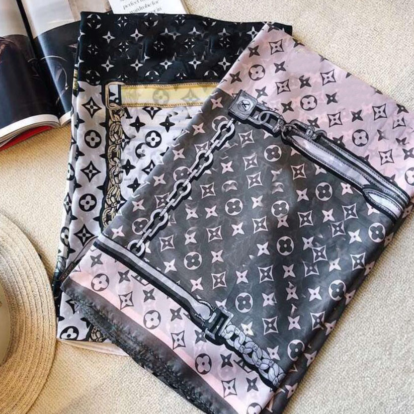 90*180CM Big Size Women Printed embroidery Silk Scarves Summer Letters Print Foulard Satin Square Head Scarves Lady Luxury Designer Shawls free ship
90*180CM Big Size Women Printed embroidery Silk Scarves Summer Letters Print Foulard Satin Square Head Scarves Lady Luxury Designer Shawls free ship