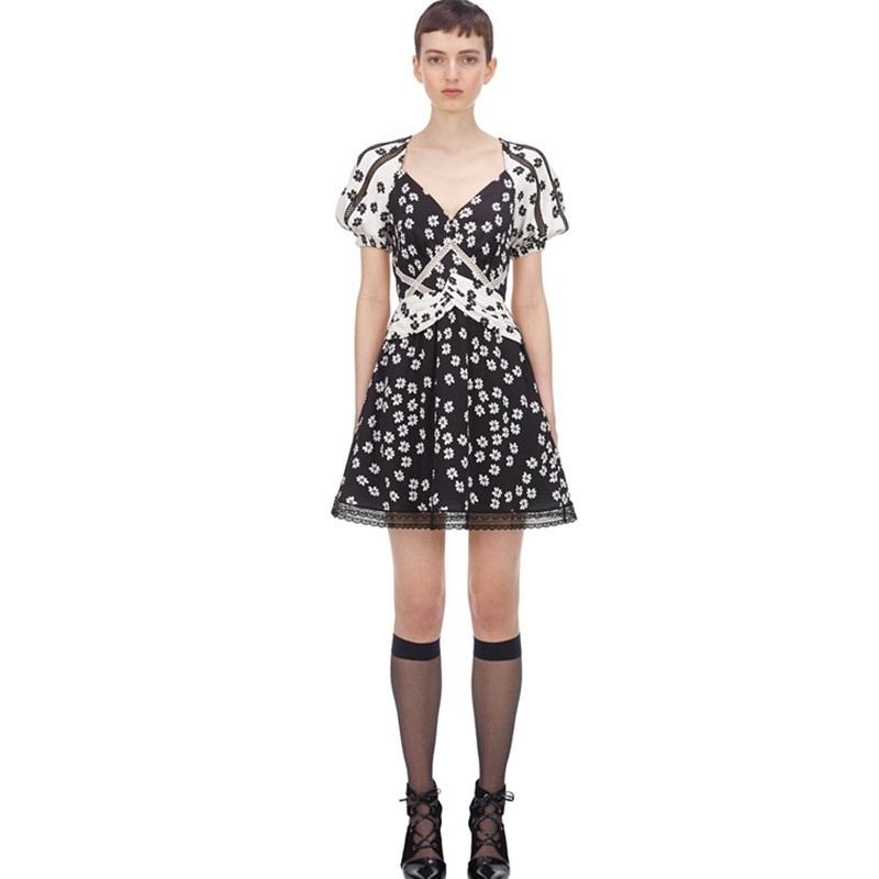Runway Fashion Self Portrait Short Dress Summer Women V-neck White Floral Print Ruffles Chiffon Patchwork Black Lace 210525
Runway Fashion Self Portrait Short Dress Summer Women V-neck White Floral Print Ruffles Chiffon Patchwork Black Lace 210525