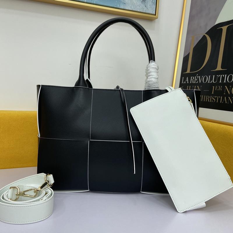 Designer totes ladies luxury woven handbags fashion trend black shoulder bag high-quality cowhide handbag classic casual large-capacity busi
Designer totes ladies luxury woven handbags fashion trend black shoulder bag high-quality cowhide handbag classic casual large-capacity busi