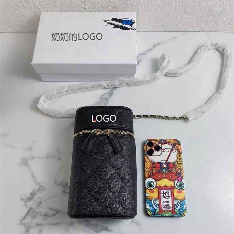 New cigarette case mobile phone 2021 spring and summer Lingge embroidery line small fragrant caviar one shoulder cross chain box bag CJTL OVRU 
New cigarette case mobile phone 2021 spring and summer Lingge embroidery line small fragrant caviar one shoulder cross chain box bag CJTL OVRU
