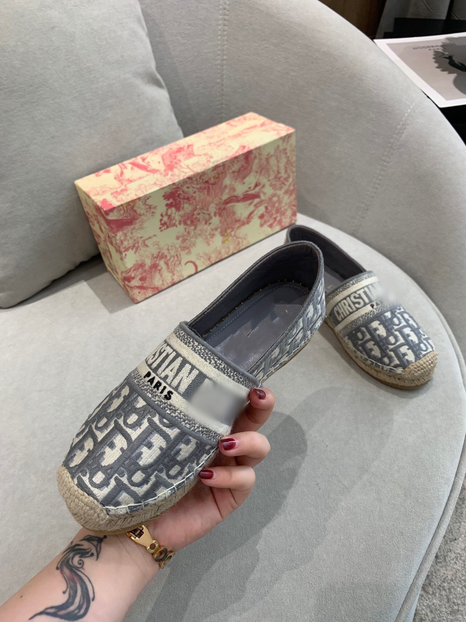 2021 designer women shoes letter printed luxury fashion casual women outdoor shoe rubber bottom high quality real picture, Black
2021 designer women shoes letter printed luxury fashion casual women outdoor shoe rubber bottom high quality real picture, Black