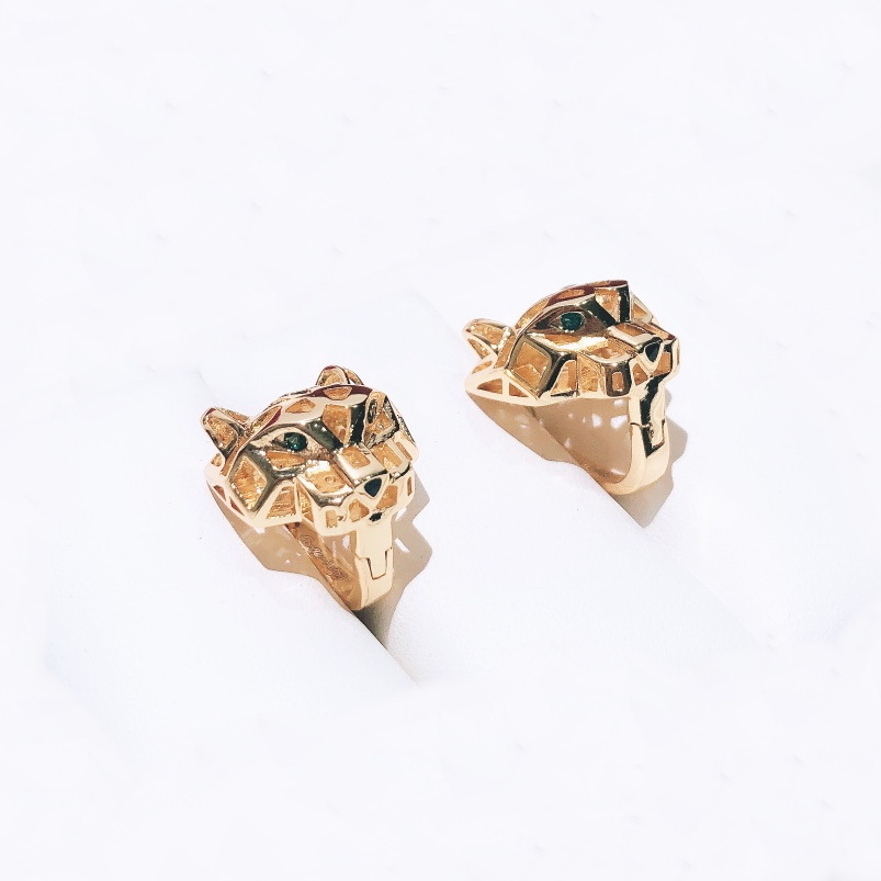 Jewelry Customization Top luxury quality brass 18K gilded studs for woman and man 2021 brand design new selling classic style exquisite gift with box earrings
Jewelry Customization Top luxury quality brass 18K gilded studs for woman and man 2021 brand design new selling classic style exquisite gift with box earrings