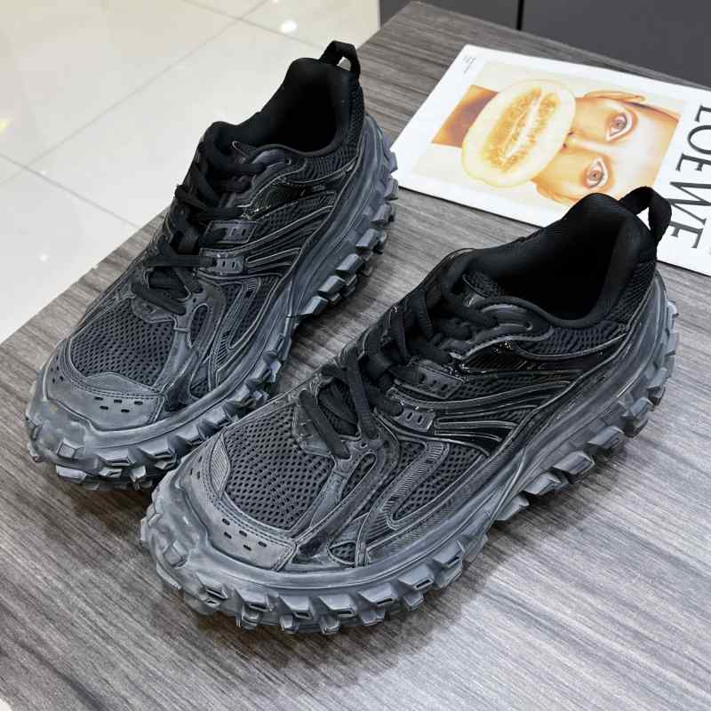 defende sneakers tire tread sole Upper size logo lace-up mesh shoes Anti-skid and wear-resistant, Black
defende sneakers tire tread sole Upper size logo lace-up mesh shoes Anti-skid and wear-resistant, Black