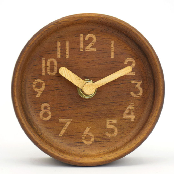 The latest table clocks, creative solid wood alarm clock, stylish wooden needles, silent small logs, many styles to choose from