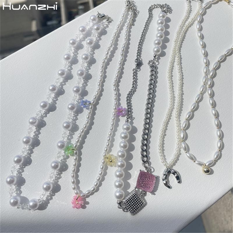 Pendant Necklaces HUANZHI 2021 Transparent Pearl Colorful Flower Zircon Metal Link Chain Geometry Asymmetry Necklace For Women Travel Jewelr
Pendant Necklaces HUANZHI 2021 Transparent Pearl Colorful Flower Zircon Metal Link Chain Geometry Asymmetry Necklace For Women Travel Jewelr