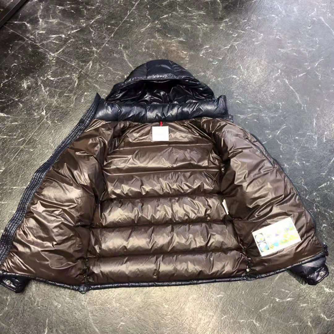 Designer men's womens down jacket monclair warm and windproof lightweight coat in winter 90% downs content couple's classic winter coats
Designer men's womens down jacket monclair warm and windproof lightweight coat in winter 90% downs content couple's classic winter coats