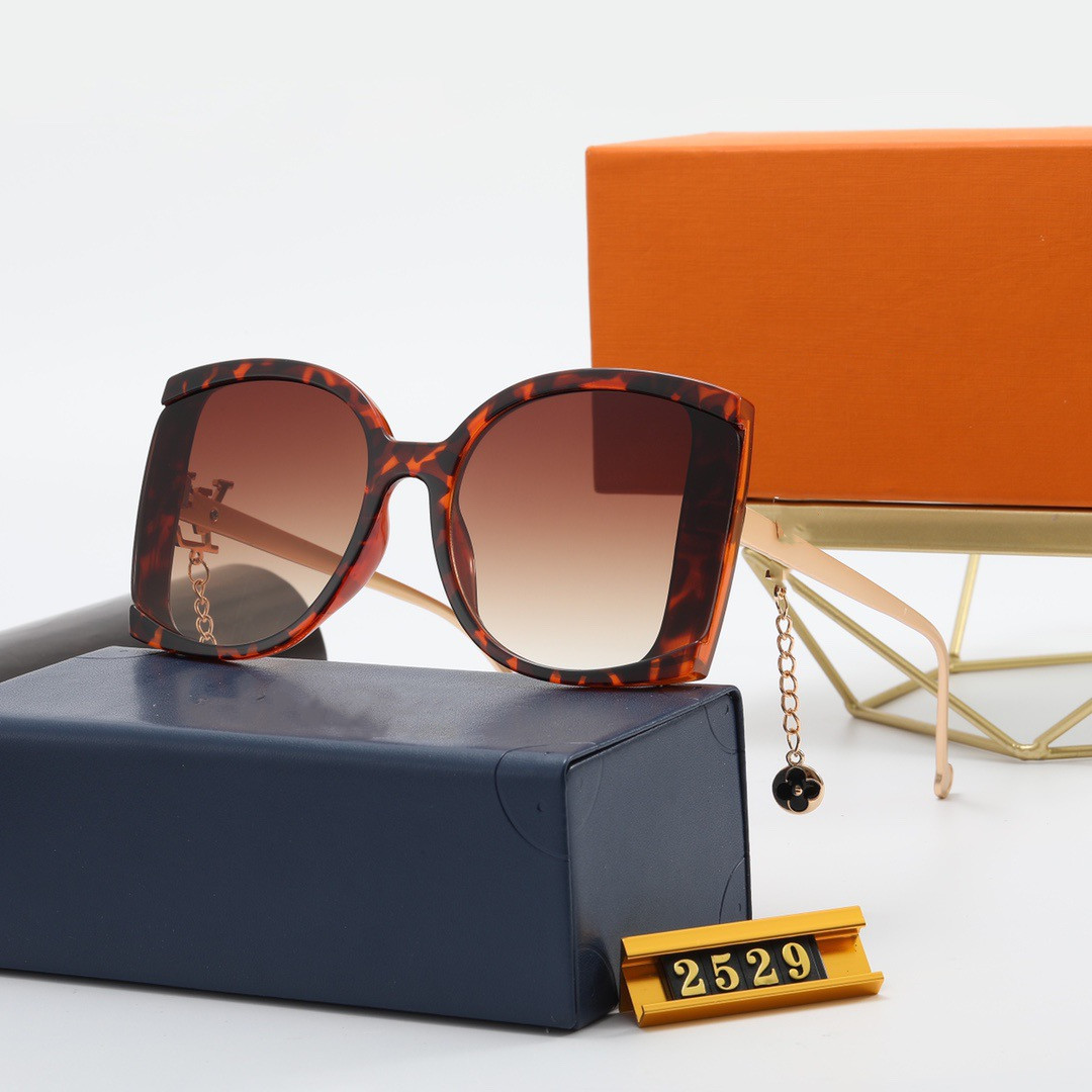 fashion sport L\rouis\r V\ruitton sunglass for mens unisex buffalo horn glass men women rimls sier gold metal frame Eyewear with box case 2529, White;black
fashion sport L\rouis\r V\ruitton sunglass for mens unisex buffalo horn glass men women rimls sier gold metal frame Eyewear with box case 2529, White;black