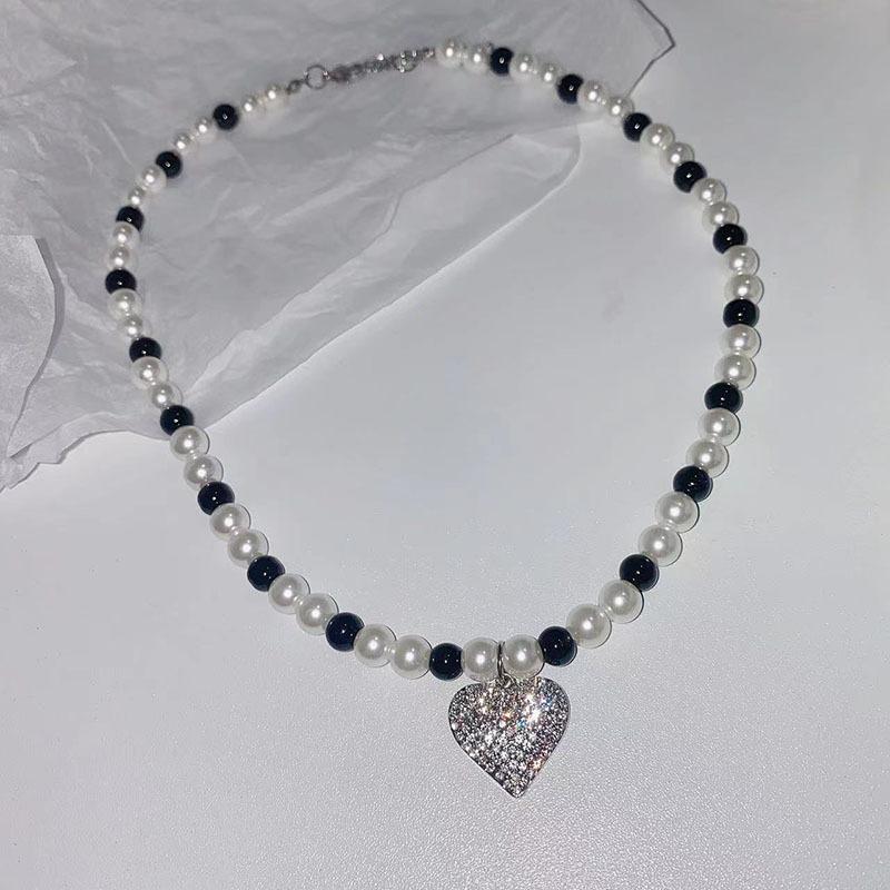 Chokers 2000s Punk Accessories Black White Stitching Beaded Lmitation Pearl Clavicle Chain Necklace For Women Diamond Love Heart Choker
Chokers 2000s Punk Accessories Black White Stitching Beaded Lmitation Pearl Clavicle Chain Necklace For Women Diamond Love Heart Choker