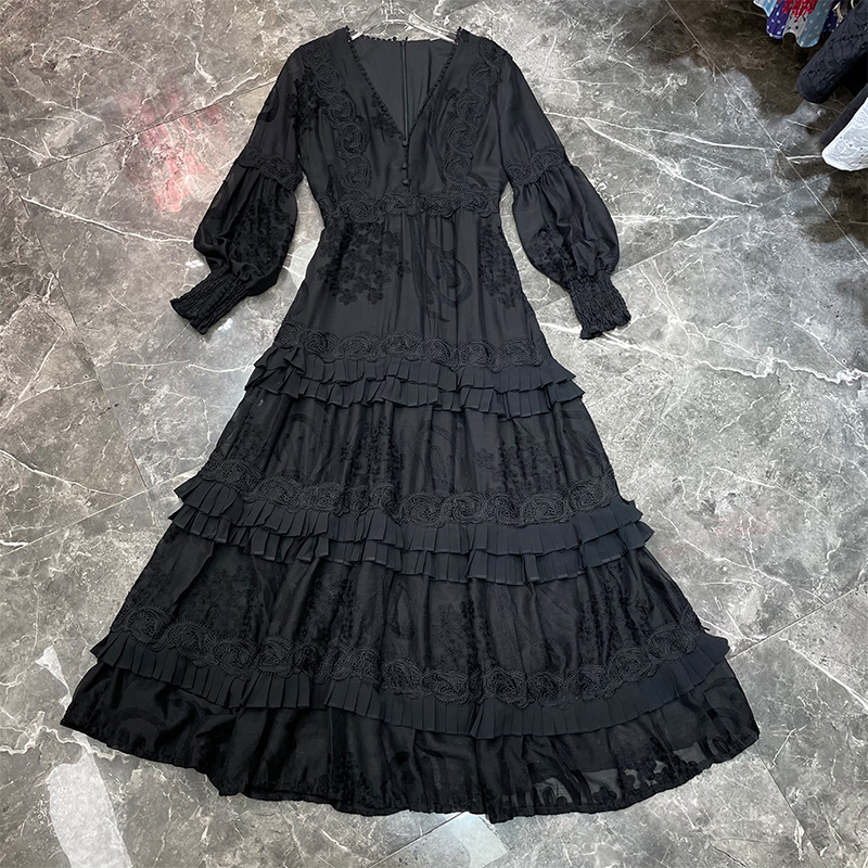 2021 autumn new national fashion retro light mature elegant dress womens embroidered small black dress fungus dress, Black;gray
2021 autumn new national fashion retro light mature elegant dress womens embroidered small black dress fungus dress, Black;gray