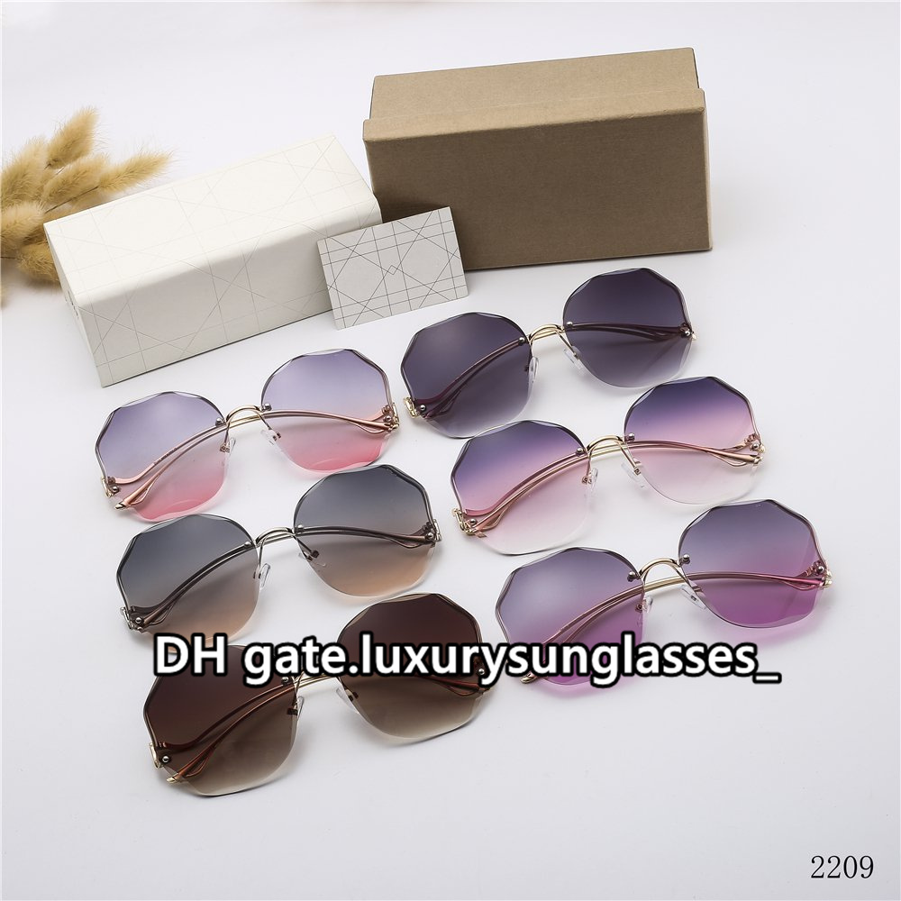 Classic Brand luxury designer sunglasses for women shades di2206or fashion Summer Beach 2021 eyewear accessories TOP QUALITY casquette des l, White;black
Classic Brand luxury designer sunglasses for women shades di2206or fashion Summer Beach 2021 eyewear accessories TOP QUALITY casquette des l, White;black