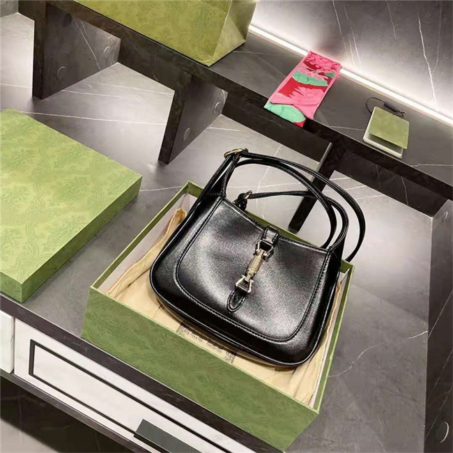 The latest 2021 cowhide underarm Shoulder Bag vintage Women Luxury Designers Bags timeless classic retro style Handbag never out date Full of details Handbags, Black
The latest 2021 cowhide underarm Shoulder Bag vintage Women Luxury Designers Bags timeless classic retro style Handbag never out date Full of details Handbags, Black