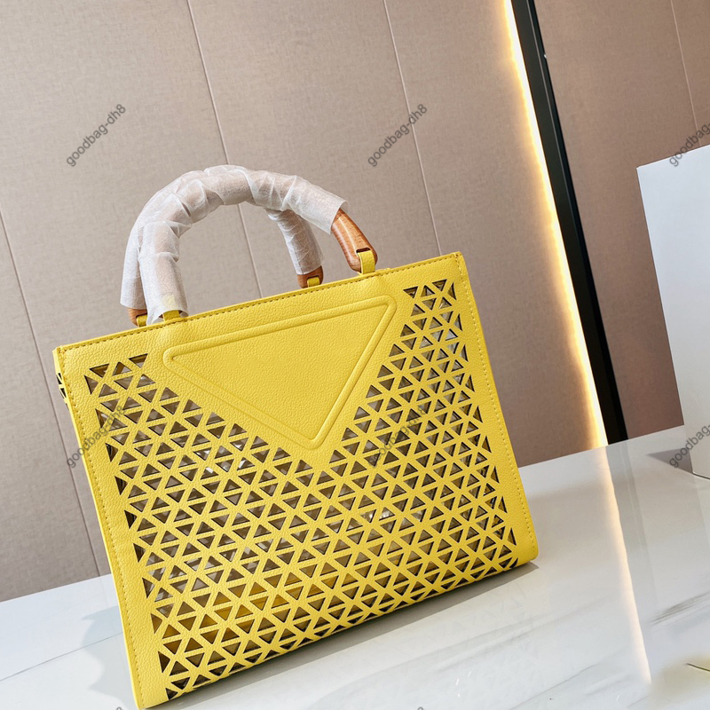 5A+ Summer autumn Designer Totes Fashion women hollow out shopping bag genuine leather handbag with p logo, Extra cost
5A+ Summer autumn Designer Totes Fashion women hollow out shopping bag genuine leather handbag with p logo, Extra cost
