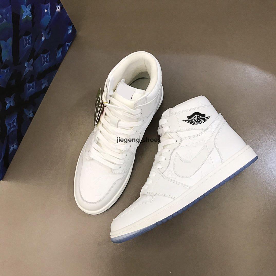 High quality luxury designer shoes casual breathable Calfskin with floral embellished Black clear rubber outsole for high-top sneakers, As picture 3
High quality luxury designer shoes casual breathable Calfskin with floral embellished Black clear rubber outsole for high-top sneakers, As picture 3