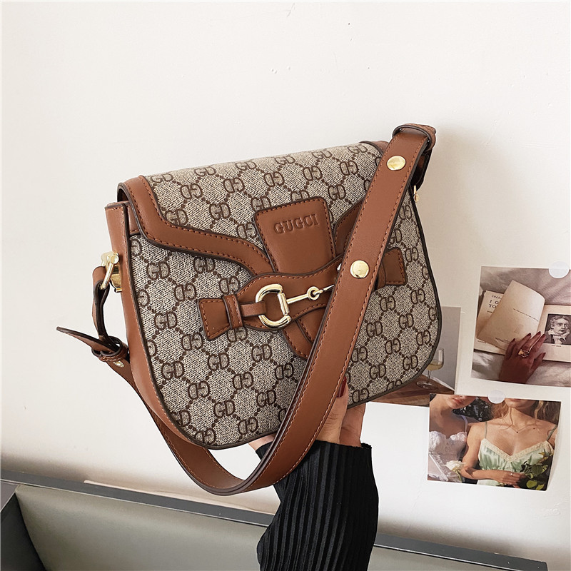 Designer handbags Summer net red foreign style women 2021 new fashion sense messenger popular single shoulder underarm small square bag, Sky blue
Designer handbags Summer net red foreign style women 2021 new fashion sense messenger popular single shoulder underarm small square bag, Sky blue