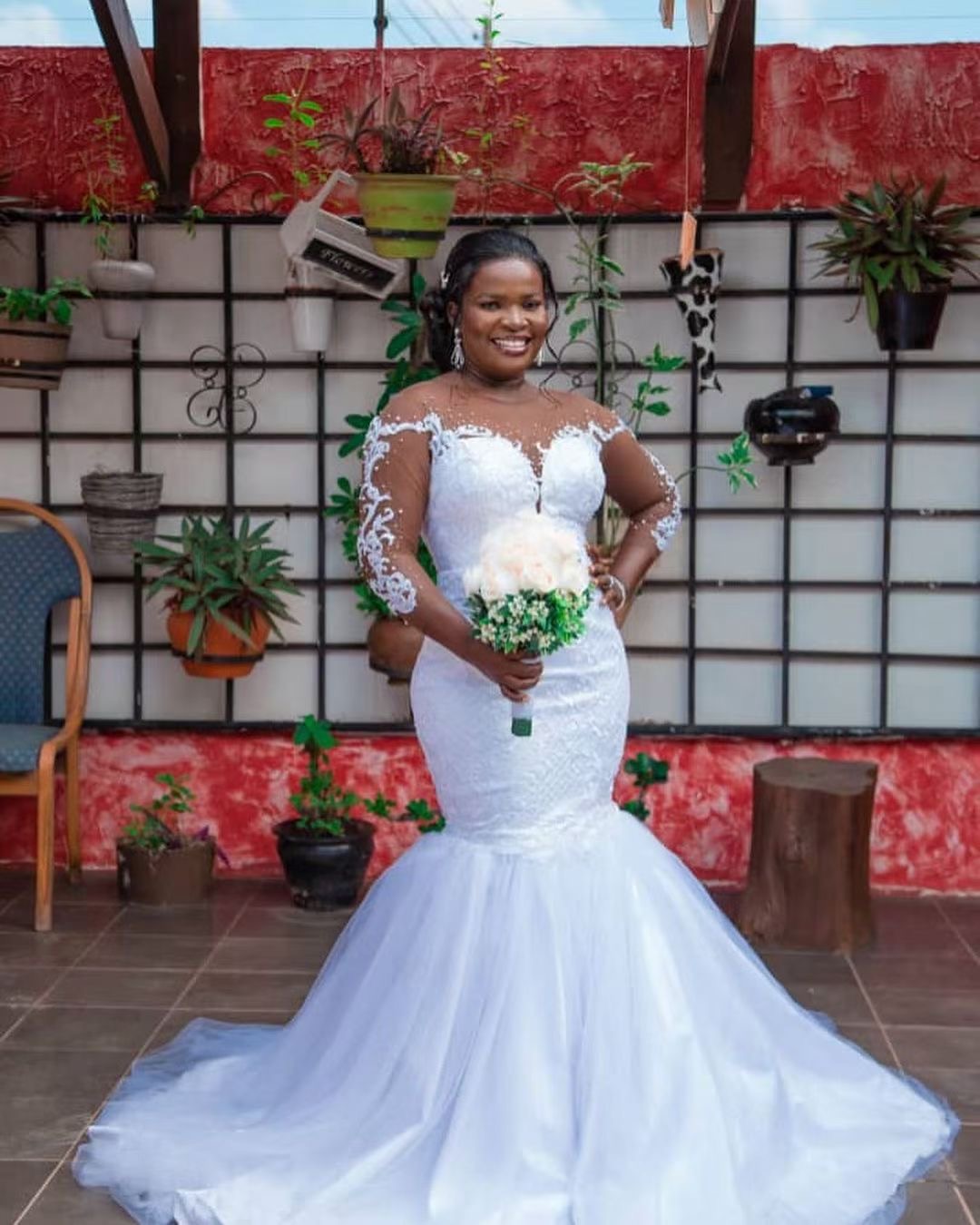 

Sheer Neck Luxury Scoop Mermaid Wedding Dress Long Sleeves Appliques Pearls African Bridal Gowns Plus Size Bride Vestido de noiva, White