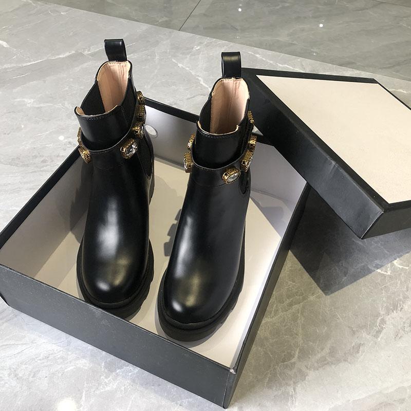 2021 Women Designer Boots Desert Boot Flamingos Love Arrow 100% Real Leather Medal Coarse Non-Slip Winter Shoes Size EU35-42
2021 Women Designer Boots Desert Boot Flamingos Love Arrow 100% Real Leather Medal Coarse Non-Slip Winter Shoes Size EU35-42