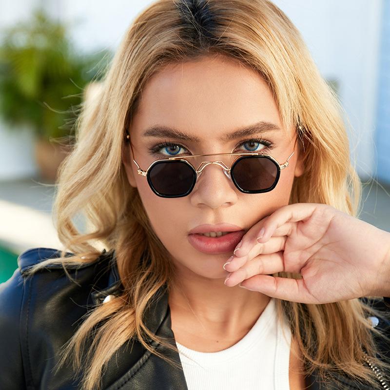 Sunglasses 2022 Fashion Metal Small Round Frame SteamPunk Style Women Double Beam Classic Brand Design Sun Glasses Female Shades
Sunglasses 2022 Fashion Metal Small Round Frame SteamPunk Style Women Double Beam Classic Brand Design Sun Glasses Female Shades