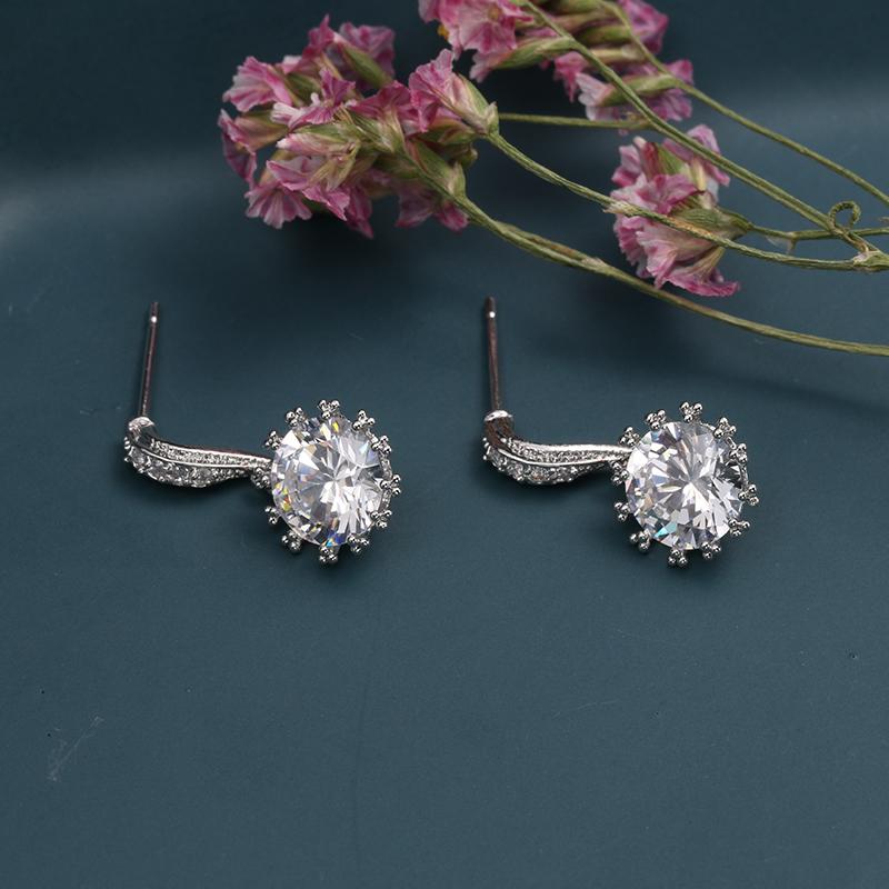 Dangle & Chandelier WEIMANJINGDIAN Arrival Round Cut Cubic Zirconia CZ Crystal Drop Earrings For Women, Silver
Dangle & Chandelier WEIMANJINGDIAN Arrival Round Cut Cubic Zirconia CZ Crystal Drop Earrings For Women, Silver