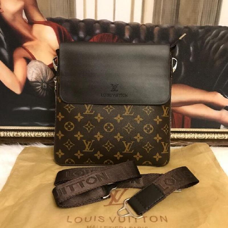 Lv LOUIS BAG VITTON 4456 Fashion Designers Handbags Leather Purses Women Shoulder Messenger Bags Luxury Men Waist Bag Classi
Lv LOUIS BAG VITTON 4456 Fashion Designers Handbags Leather Purses Women Shoulder Messenger Bags Luxury Men Waist Bag Classi