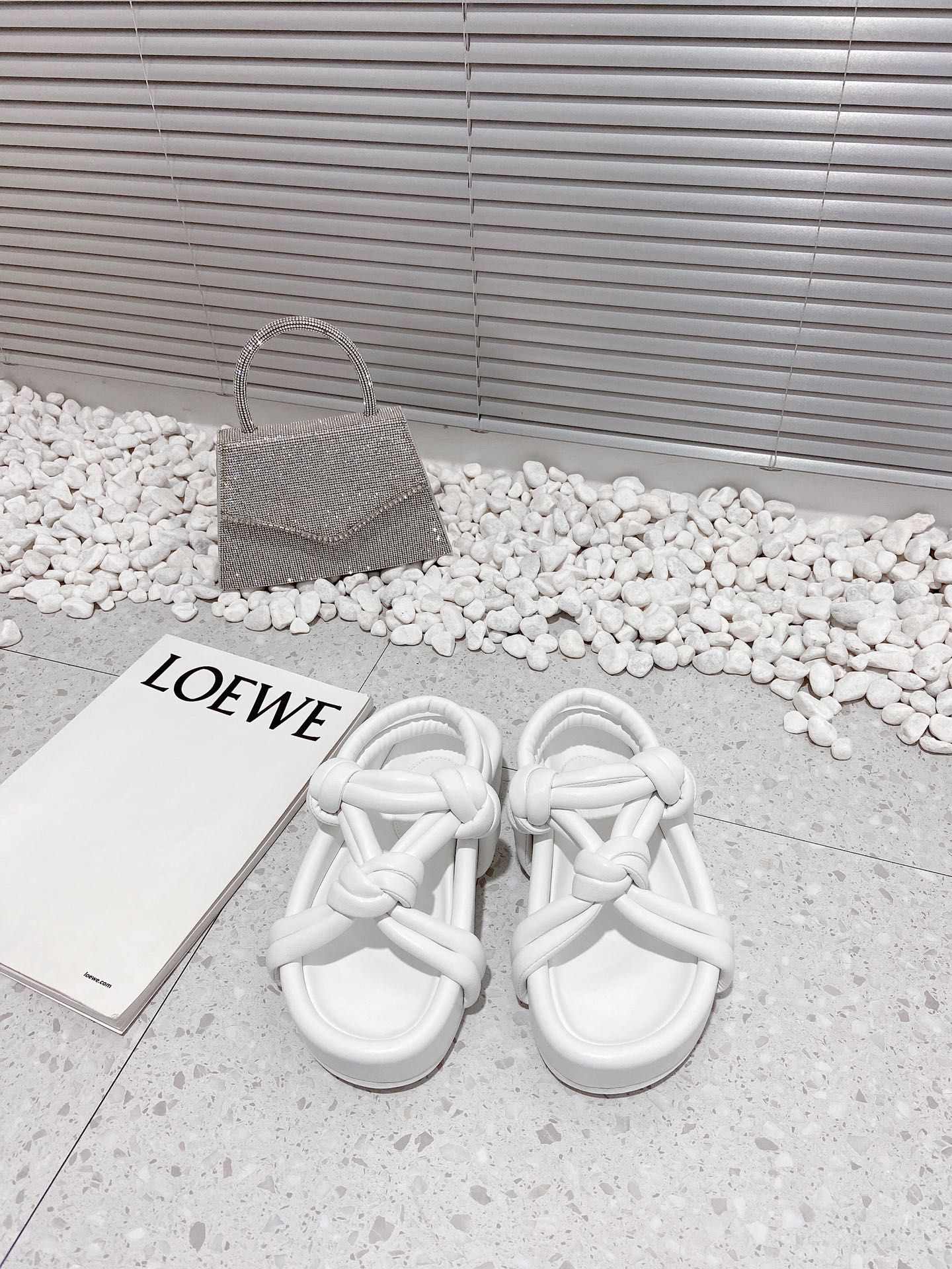 2022 slides sandal designer slippers sliders women shoes foam runner genuine leather newest style pearl element top quality size 3540 original super soft silk upper, Black