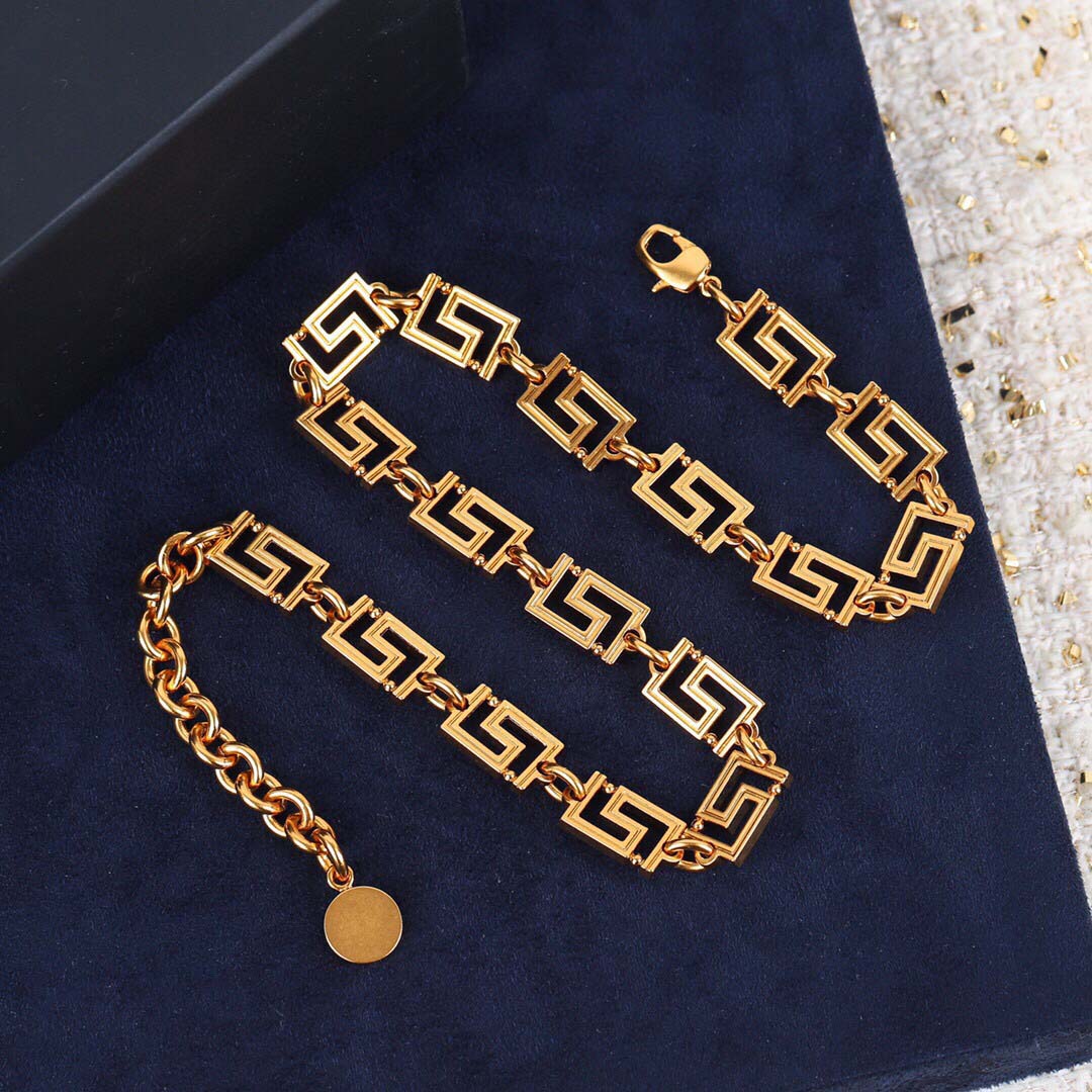 2022 Luxury quality Charm choker necklace in 18k gold plated for lady and women wedding jewelry gift with stamp PS4182
2022 Luxury quality Charm choker necklace in 18k gold plated for lady and women wedding jewelry gift with stamp PS4182