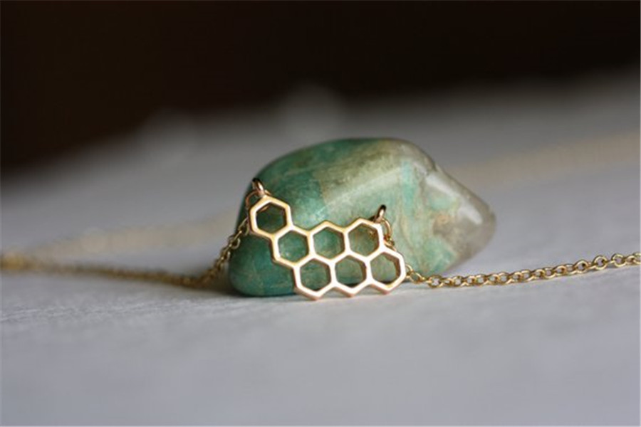 5PCS Gold Silver Honey Comb Bee Hive Necklace Cute Honeycomb Beehive Charm Pendant Chain Necklaces Hexagon Necklace