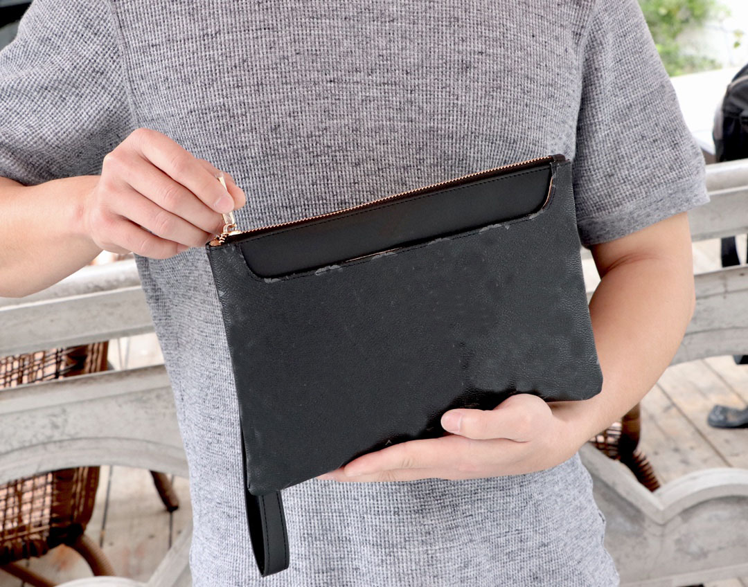 High-quality men Wallets & Holders Leather three-piece set chain fashion with box size: 28*19*3 cm
High-quality men Wallets & Holders Leather three-piece set chain fashion with box size: 28*19*3 cm