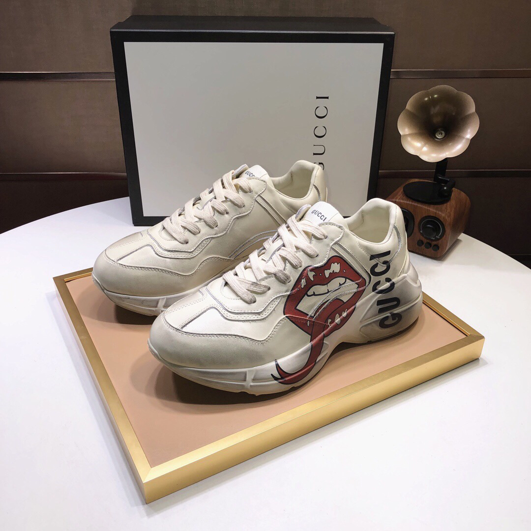 2021 Designer sandal shoes Rhyton Beige Men Trainers Vintage Sneakes with box slippers women sandals fashion beach flat non-slip classical h, Red;white
2021 Designer sandal shoes Rhyton Beige Men Trainers Vintage Sneakes with box slippers women sandals fashion beach flat non-slip classical h, Red;white