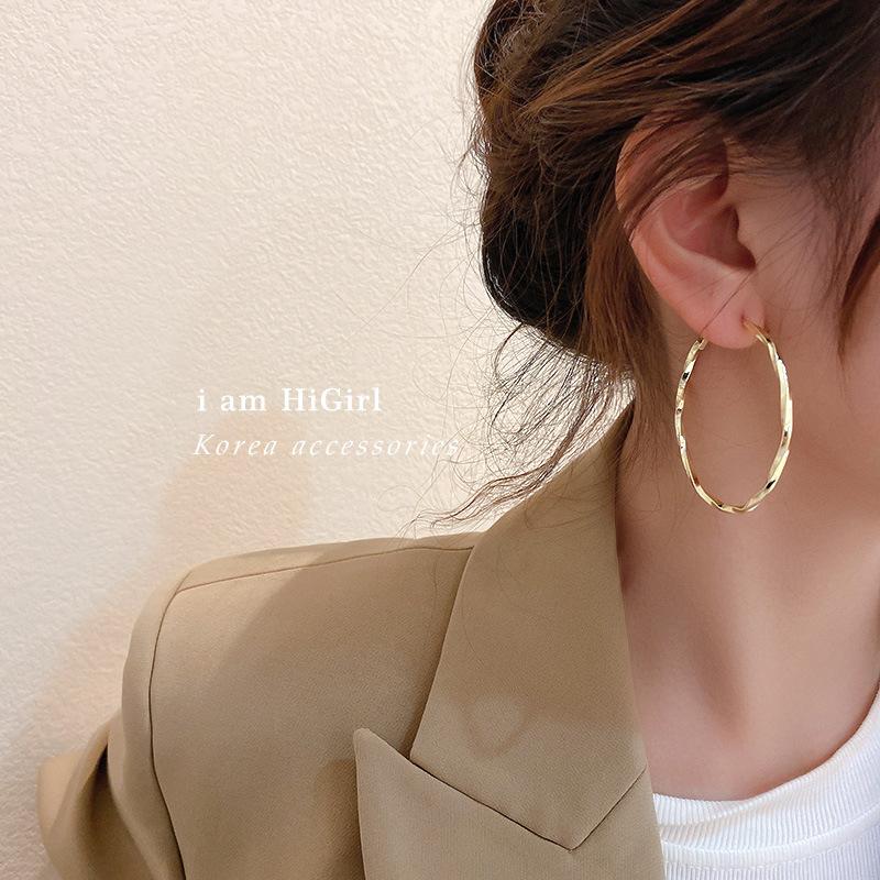 Dangle & Chandelier WYBU Big Smooth Circle Hoop Earrings Simple Party Round Loop For Women Jewelry 2021 Fashion
Dangle & Chandelier WYBU Big Smooth Circle Hoop Earrings Simple Party Round Loop For Women Jewelry 2021 Fashion