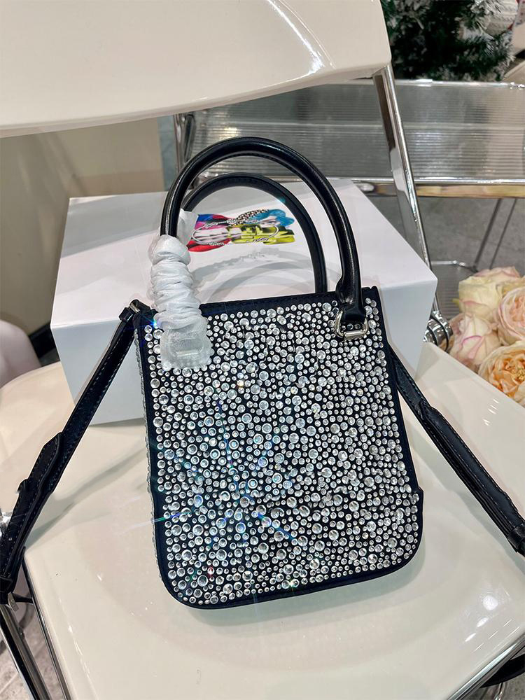 Womens Designers Crystal Bag Fashion Tote Luxurys Handbags Silk Diamond Small Black Shiny Bling High Quality 2022 Ladies Shouler Crossbody Bags, Other bags
Womens Designers Crystal Bag Fashion Tote Luxurys Handbags Silk Diamond Small Black Shiny Bling High Quality 2022 Ladies Shouler Crossbody Bags, Other bags