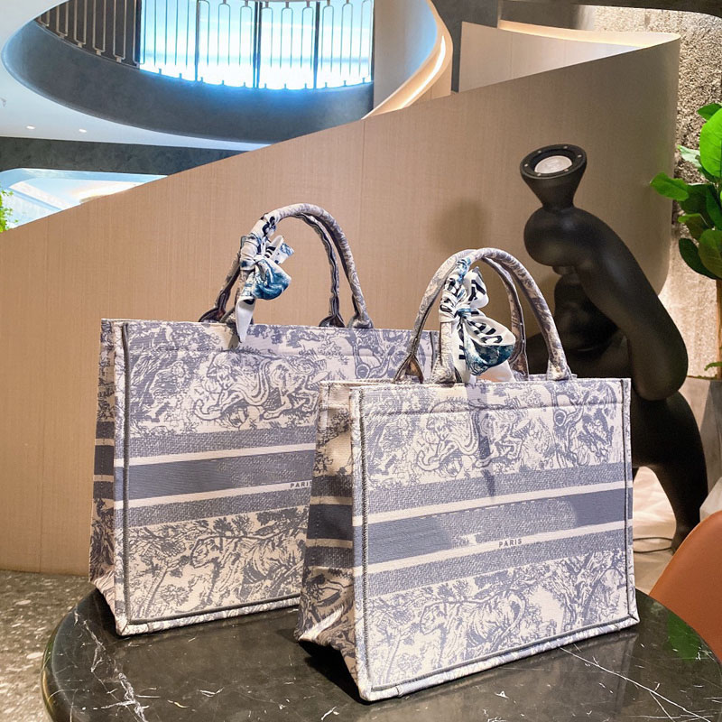 Designer High Quatity Totes Bags Canvas Shopping Handbag Classic France Brand Shoulder Women Luxurys Designers Embroidered Fashion Large Capacity Bag, 01
Designer High Quatity Totes Bags Canvas Shopping Handbag Classic France Brand Shoulder Women Luxurys Designers Embroidered Fashion Large Capacity Bag, 01