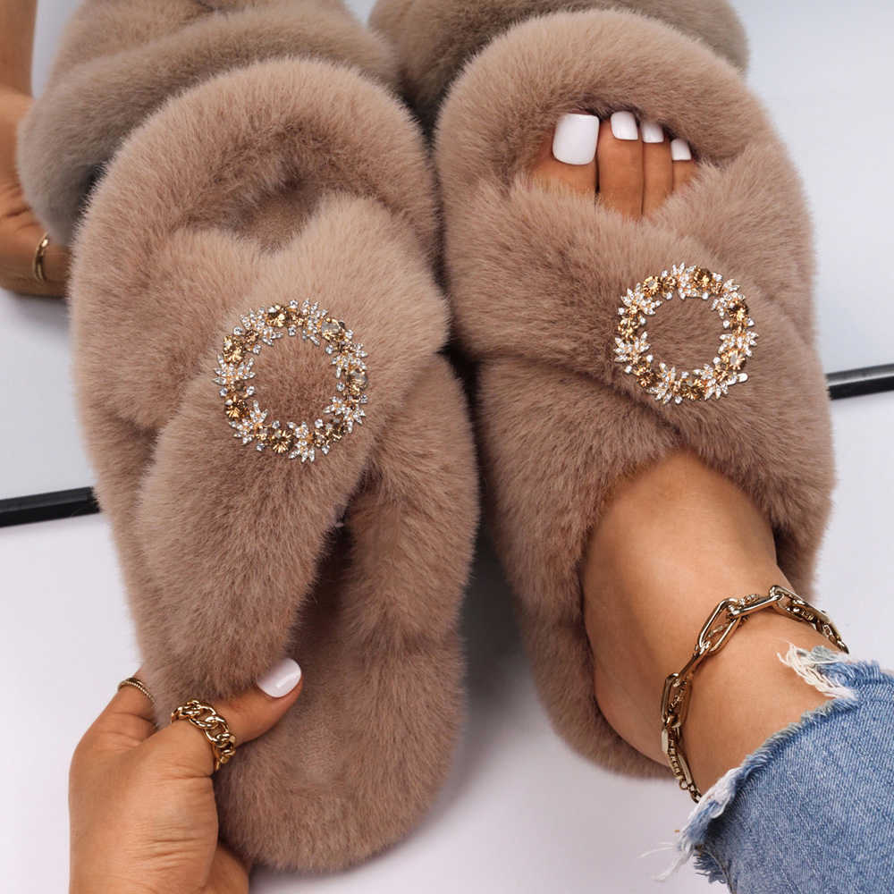 Bling Rhinestone Furry Faux Fur Slippers Women's Wreath Designer Fur Slides Winter Warm Flip Flops Sandals Custom Luxury Shoes X0925, Black 2
Bling Rhinestone Furry Faux Fur Slippers Women's Wreath Designer Fur Slides Winter Warm Flip Flops Sandals Custom Luxury Shoes X0925, Black 2