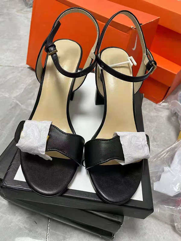 2021 Luxurys Designers Sandals Women Shoes Fashion High Chunky GGLVFF
CCYSL
CD
H, Black
2021 Luxurys Designers Sandals Women Shoes Fashion High Chunky GGLVFF
CCYSL
CD
H, Black