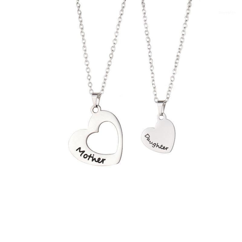 Chains 2pcs/Set Mother Daughter Heart Necklace Stainless Steel Splicing Engraved Letter Love Necklaces For Women Girls Mom Jewelry Gift
Chains 2pcs/Set Mother Daughter Heart Necklace Stainless Steel Splicing Engraved Letter Love Necklaces For Women Girls Mom Jewelry Gift
