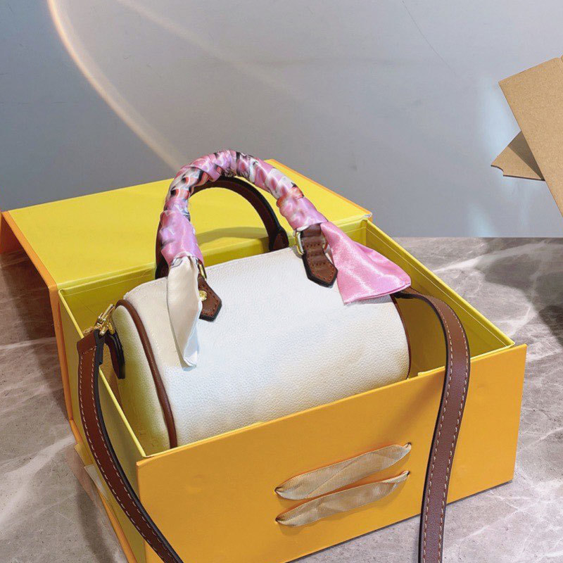 Handbag Women Luxurys Designers Bag 2021 Shoulder Bags High Quality Embossed Cross Body Mini Letter Old Flower Tote Coin Golden Hardware Zip, No bags;make up the difference
Handbag Women Luxurys Designers Bag 2021 Shoulder Bags High Quality Embossed Cross Body Mini Letter Old Flower Tote Coin Golden Hardware Zip, No bags;make up the difference