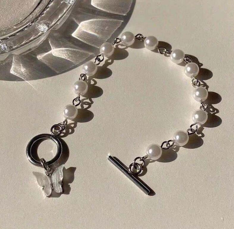 Link, Chain Ins OT Buckle Niche Super Fairy Butterfly Pendant Pearl Bracelet Female Temperament Wild Retro Girlfriend Student Jewelry Gift
Link, Chain Ins OT Buckle Niche Super Fairy Butterfly Pendant Pearl Bracelet Female Temperament Wild Retro Girlfriend Student Jewelry Gift