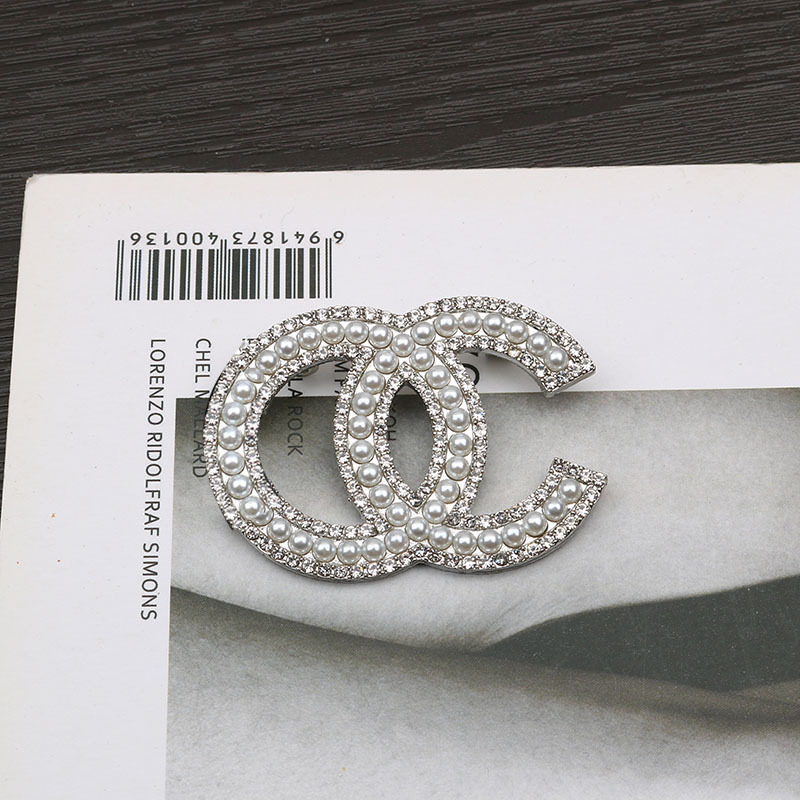 Luxury Women Designer Brand Double Letter Brooches 18K Gold Plated Inlay White Crystal Rhinestone Scarf Jewelry Brooch Pearl Pin Clothing Decoration Accessories
Luxury Women Designer Brand Double Letter Brooches 18K Gold Plated Inlay White Crystal Rhinestone Scarf Jewelry Brooch Pearl Pin Clothing Decoration Accessories
