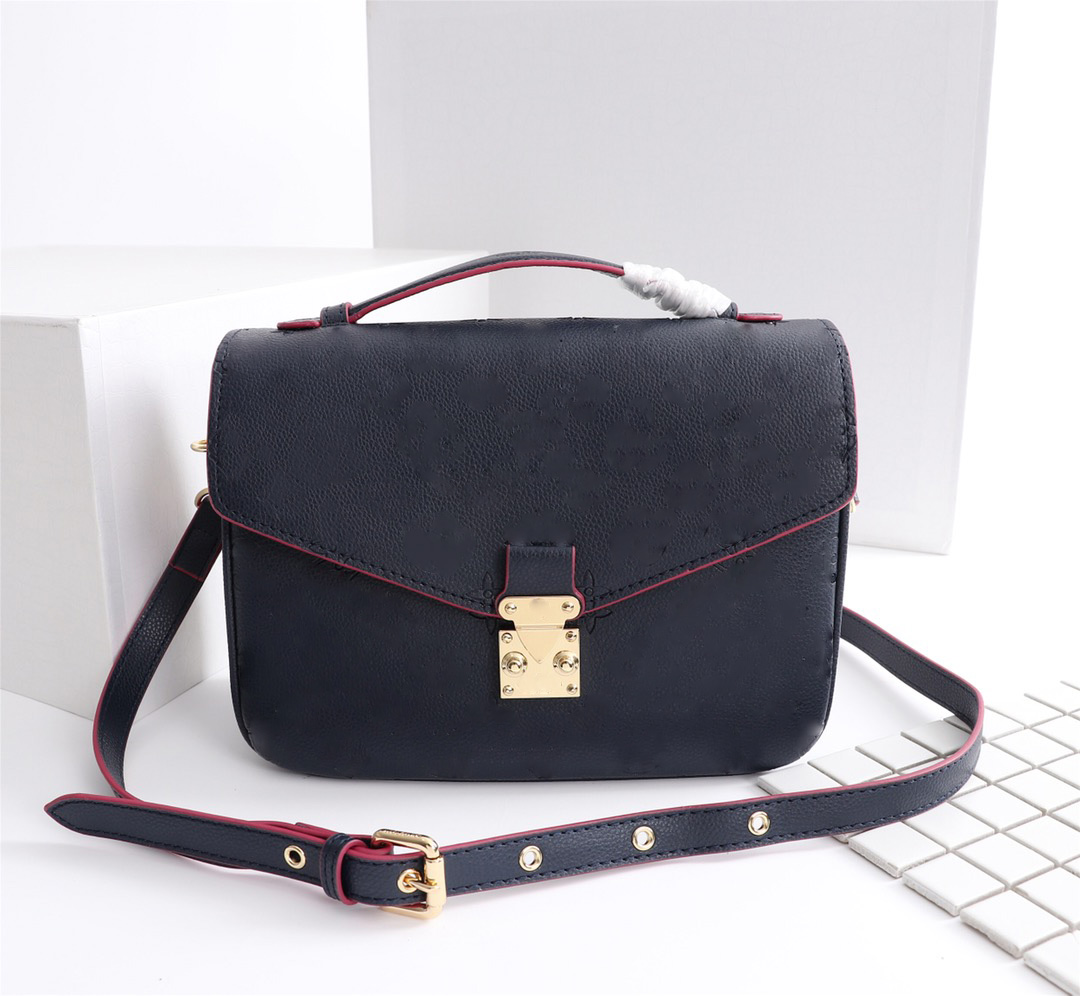 Luxury leather women's shoulder bag designer high-quality fashion classic European and American messenger wallet M40780
Luxury leather women's shoulder bag designer high-quality fashion classic European and American messenger wallet M40780