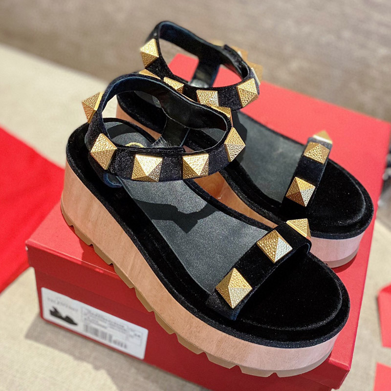 2021 New arrival Brand Designer style female sandals cowhide Genuine Leather Luxury designer wedge Women Rivet shoes black Brown size 35-41with box, Velvet burgundy
2021 New arrival Brand Designer style female sandals cowhide Genuine Leather Luxury designer wedge Women Rivet shoes black Brown size 35-41with box, Velvet burgundy