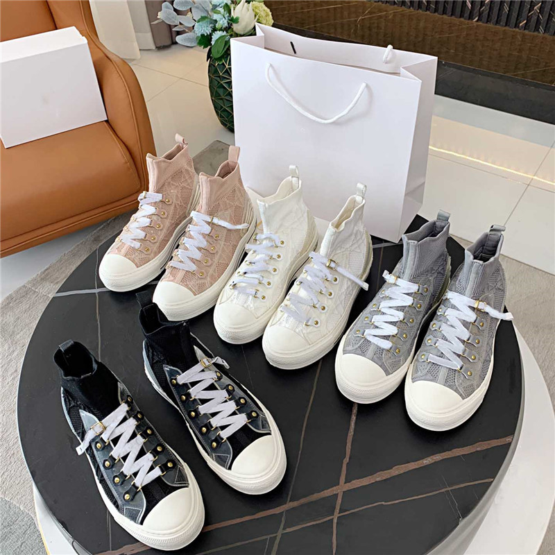 2021 Women Casual Shoes Canvas Shoe Alphabet Printed Embroidery Sneakers Summer High Comfortable Mesh Breathable Oblique Socks Trainers Box
2021 Women Casual Shoes Canvas Shoe Alphabet Printed Embroidery Sneakers Summer High Comfortable Mesh Breathable Oblique Socks Trainers Box