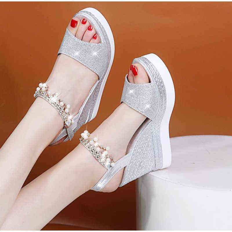 2021 New Women Wedge Sandals Summer Bead Studded Detail Platform Sandals Buckle Strap Peep Toe Thick Bottom Casual Shoes Ladies Y220521, Gold
2021 New Women Wedge Sandals Summer Bead Studded Detail Platform Sandals Buckle Strap Peep Toe Thick Bottom Casual Shoes Ladies Y220521, Gold