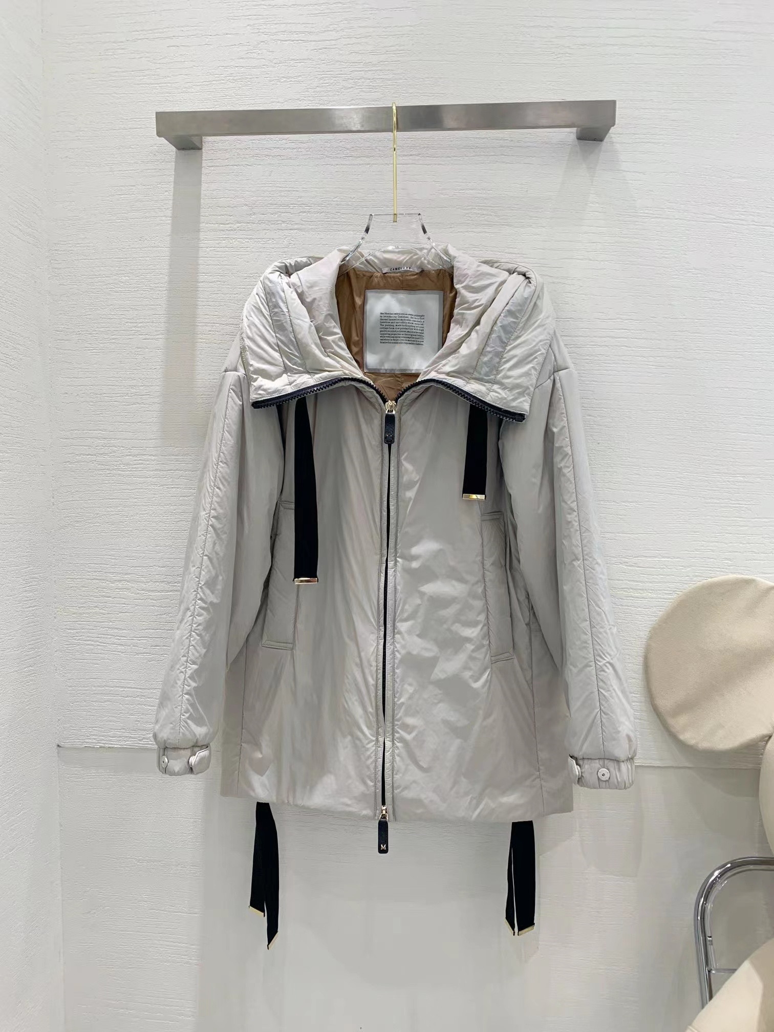 Milan Runway Coats 2021 Autumn Winter Hooded Long Sleeve Women' Jackets Designer Brand Same Style Outerwear 1020-19, Blue
Milan Runway Coats 2021 Autumn Winter Hooded Long Sleeve Women' Jackets Designer Brand Same Style Outerwear 1020-19, Blue