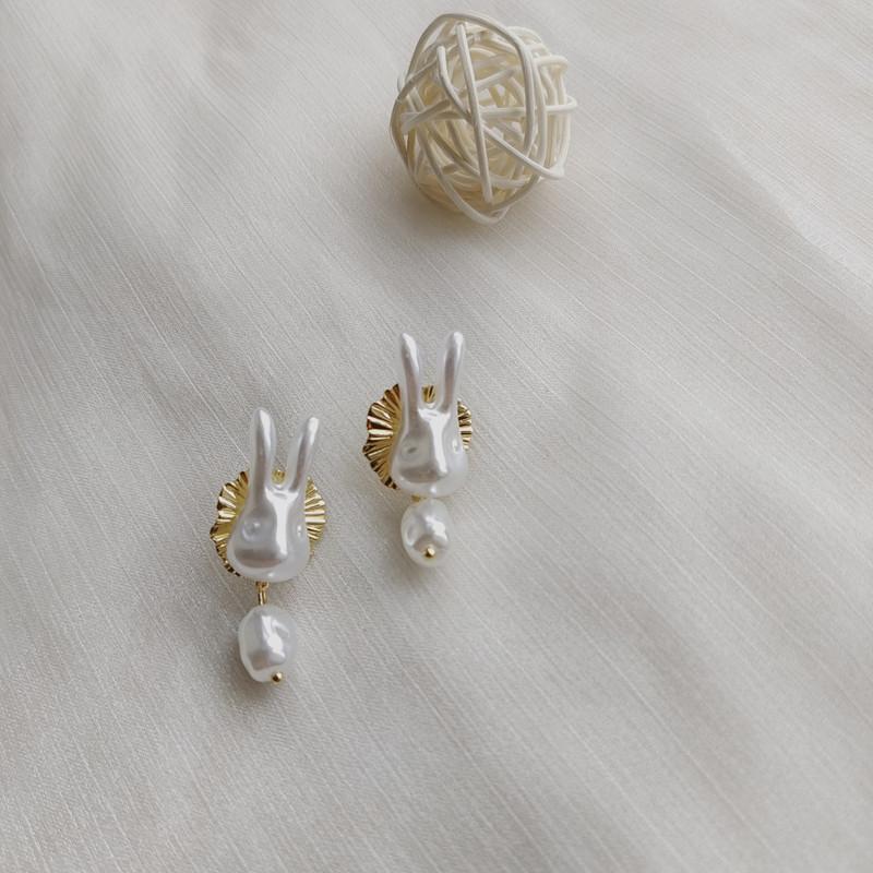 Stud European And American Foreign Trade Jewelry S925 Silver Needle Baroque Style Pearl Earrings Cartoon Women, Golden;silver
Stud European And American Foreign Trade Jewelry S925 Silver Needle Baroque Style Pearl Earrings Cartoon Women, Golden;silver