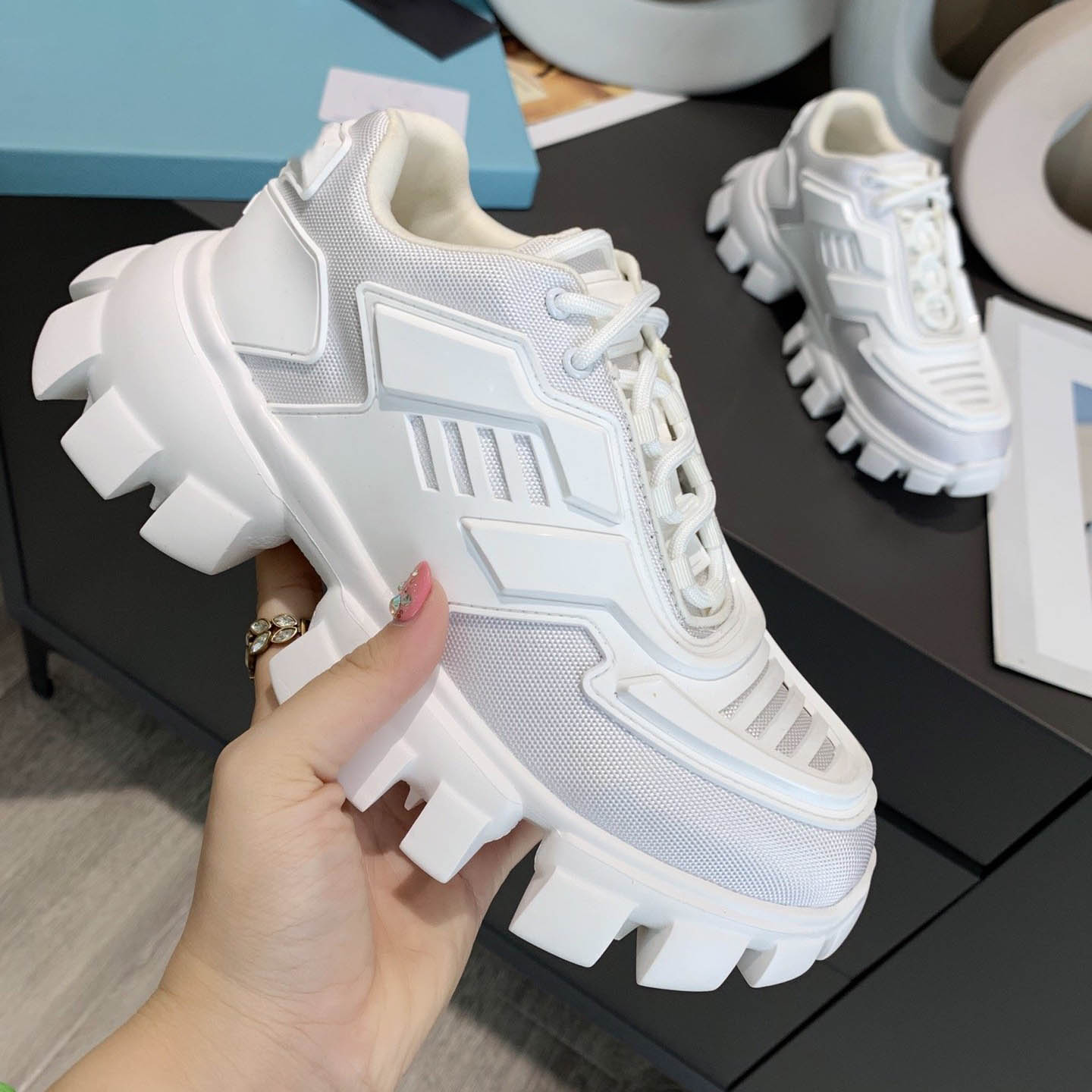 45% discount 2021 fashion Designe Mens Cloudbust Thunder Knit casual shoes Luxury Designer Oversize Light Rubber Sole 3D Womens
45% discount 2021 fashion Designe Mens Cloudbust Thunder Knit casual shoes Luxury Designer Oversize Light Rubber Sole 3D Womens