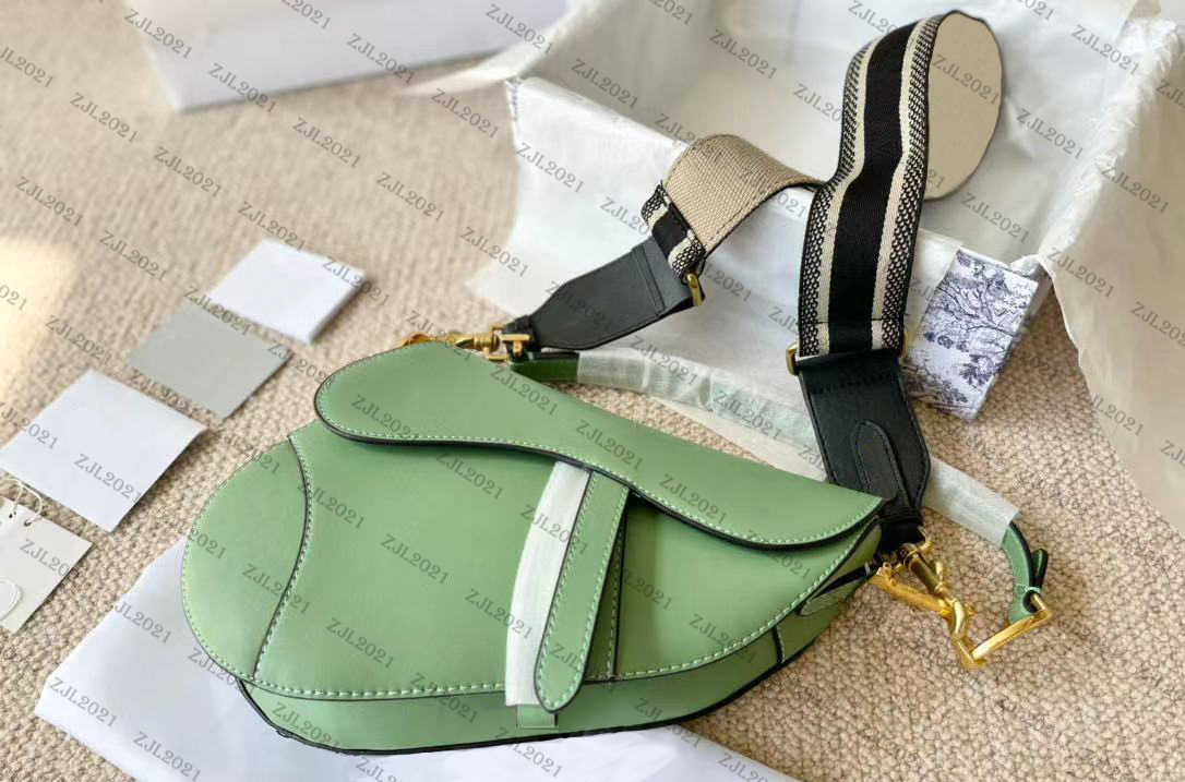 Women Luxurys Designers Bags 2021 textured fashion slung small one-shoulder portable diagonal wide shoulder strap Saddle, Box
Women Luxurys Designers Bags 2021 textured fashion slung small one-shoulder portable diagonal wide shoulder strap Saddle, Box