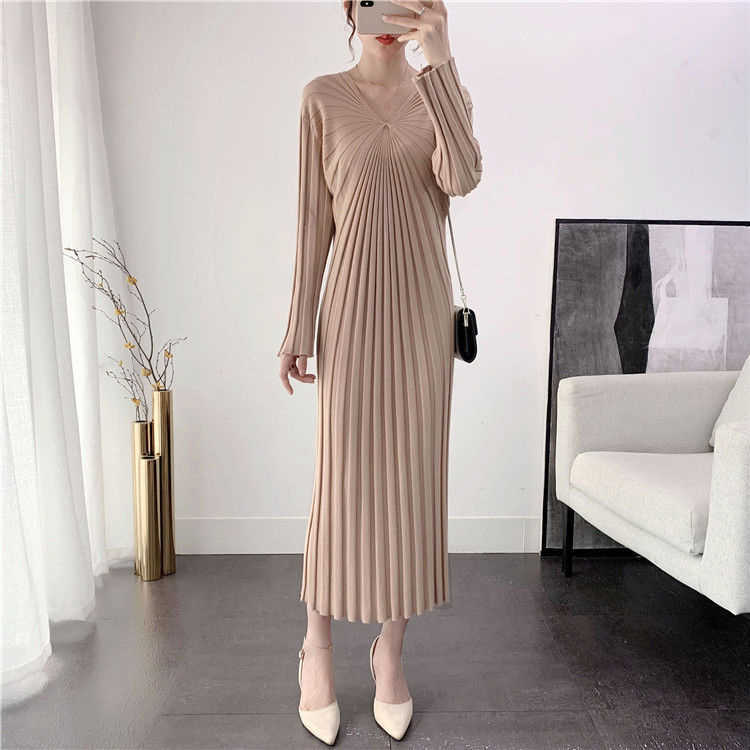 Femme Robe Fall V-Neck Long Flare Sleeve Straight Dressess for Womens Winter Striped Black Loose Knitted Dress Robes Pour Femmes 210604