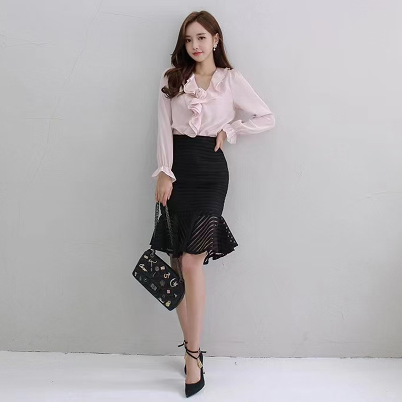 VGH Patchwork Ruffle Floral Shirt For Women V Neck Flare Long Sleeve Elegant Temperament Blouse Female Fashion New Clothing 210421