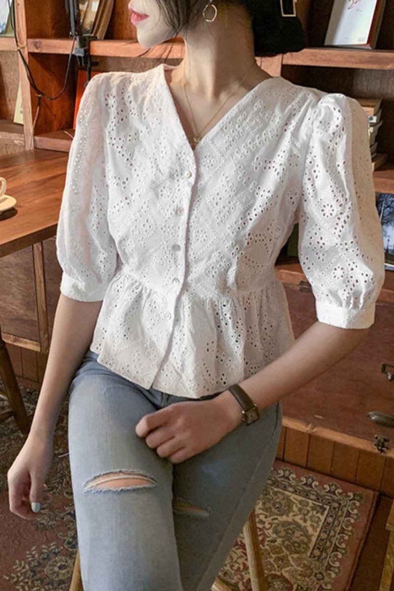 Crochet Hollow Puff Sleeve V-neck Lace Shirt Women Summer Ruffled Short Slim Waist Single Breasted White Blouse 210422
